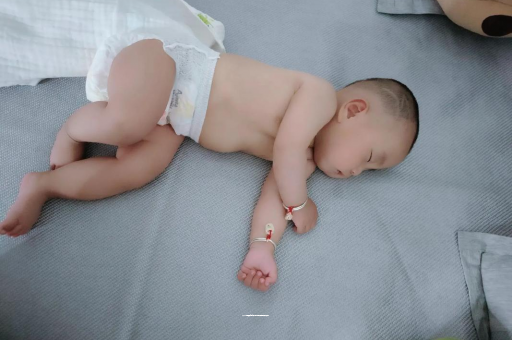 咸阳三个月宝宝抬头不稳